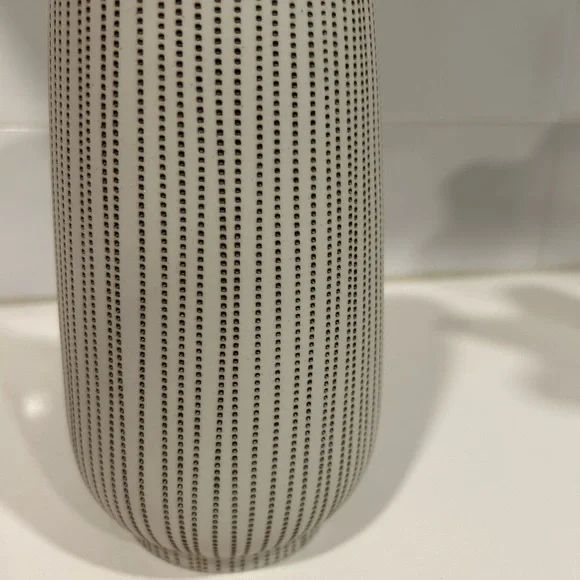 Skinny striped stone ceramic vase decorative pottery - Picture 2 of 2